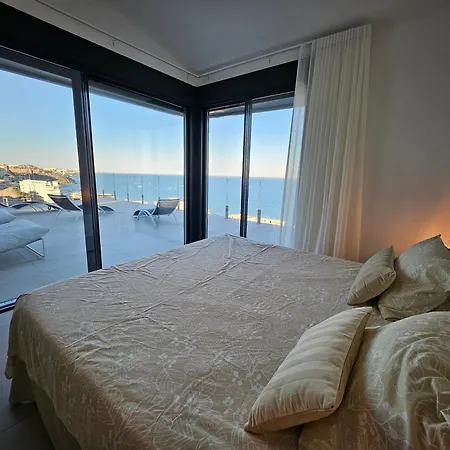 Seaviews Cornor Penthouse アパート